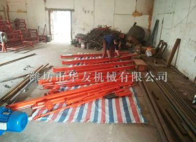 點(diǎn)擊查看詳細(xì)信息<br>標(biāo)題：華友機(jī)械直滑式吊運(yùn)機(jī)發(fā)貨現(xiàn)場 閱讀次數(shù)：6974